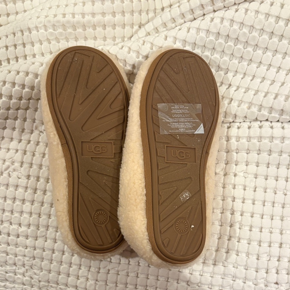 UGG WOMANS Tan Fleece Slippers - Picture 2 of 3